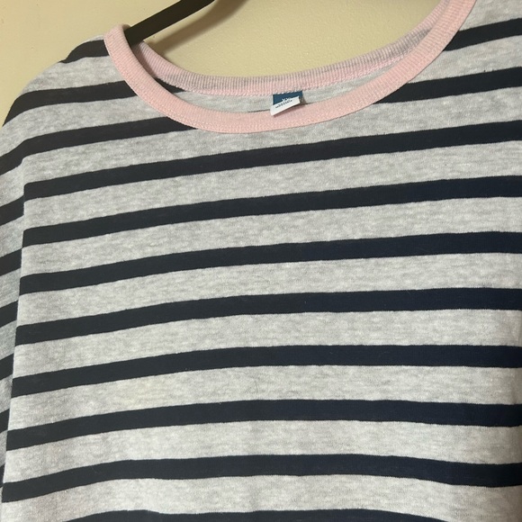 🛍️2/$15🛍️ Old Navy Striped Crop Top. - Picture 2 of 3